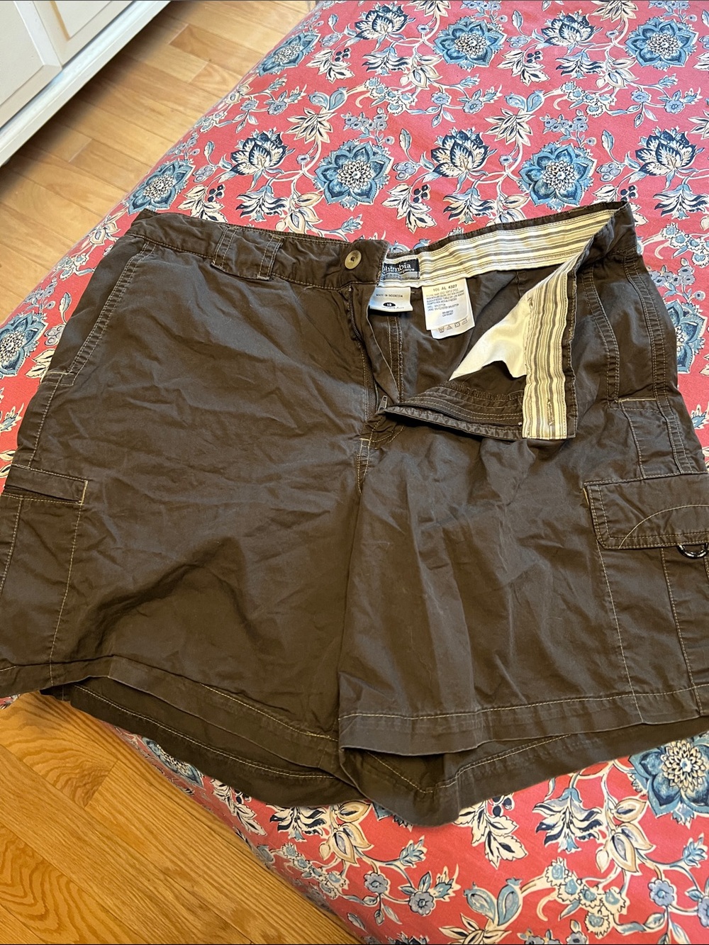 Columbia Womens Cargo Shorts in Dark Brown